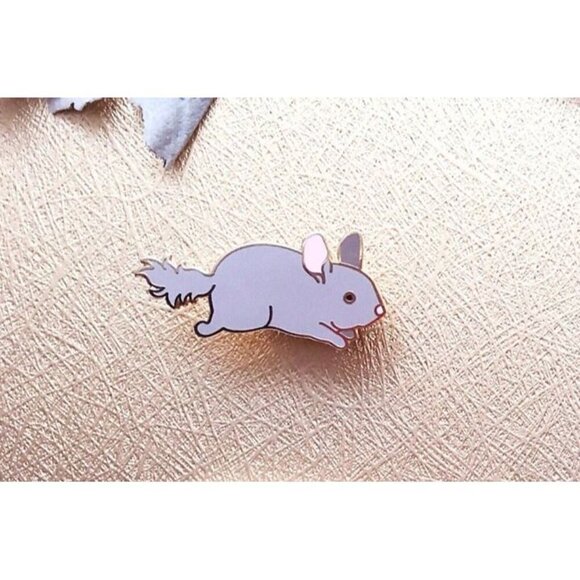 Chibi Pet Chinchilla Enamel Pin‎ - Gold Plated Animal Jewelry & Brooch - Picture 3 of 9